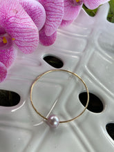 Load image into Gallery viewer, Lush Edison Pearl Bangle 14g