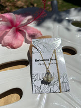 Load image into Gallery viewer, Crown Flower Necklace