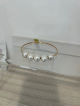 Load image into Gallery viewer, White Edison Pearl Bangle