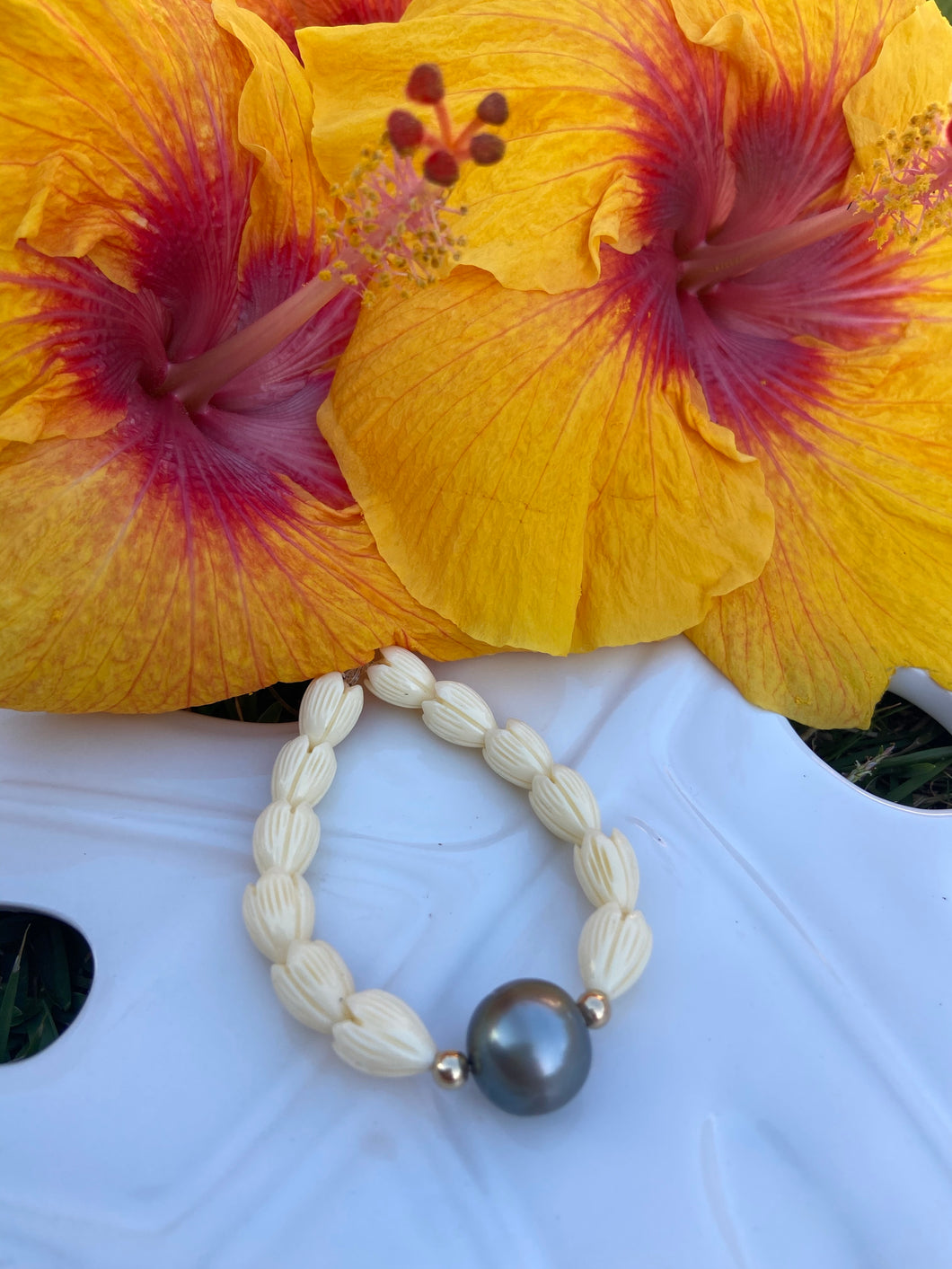 Small 7.5” vintage Pikake with Tahitian pearl bracelet