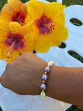 Load image into Gallery viewer, 71/2” vintage Pikake with Edison pearl bracelet