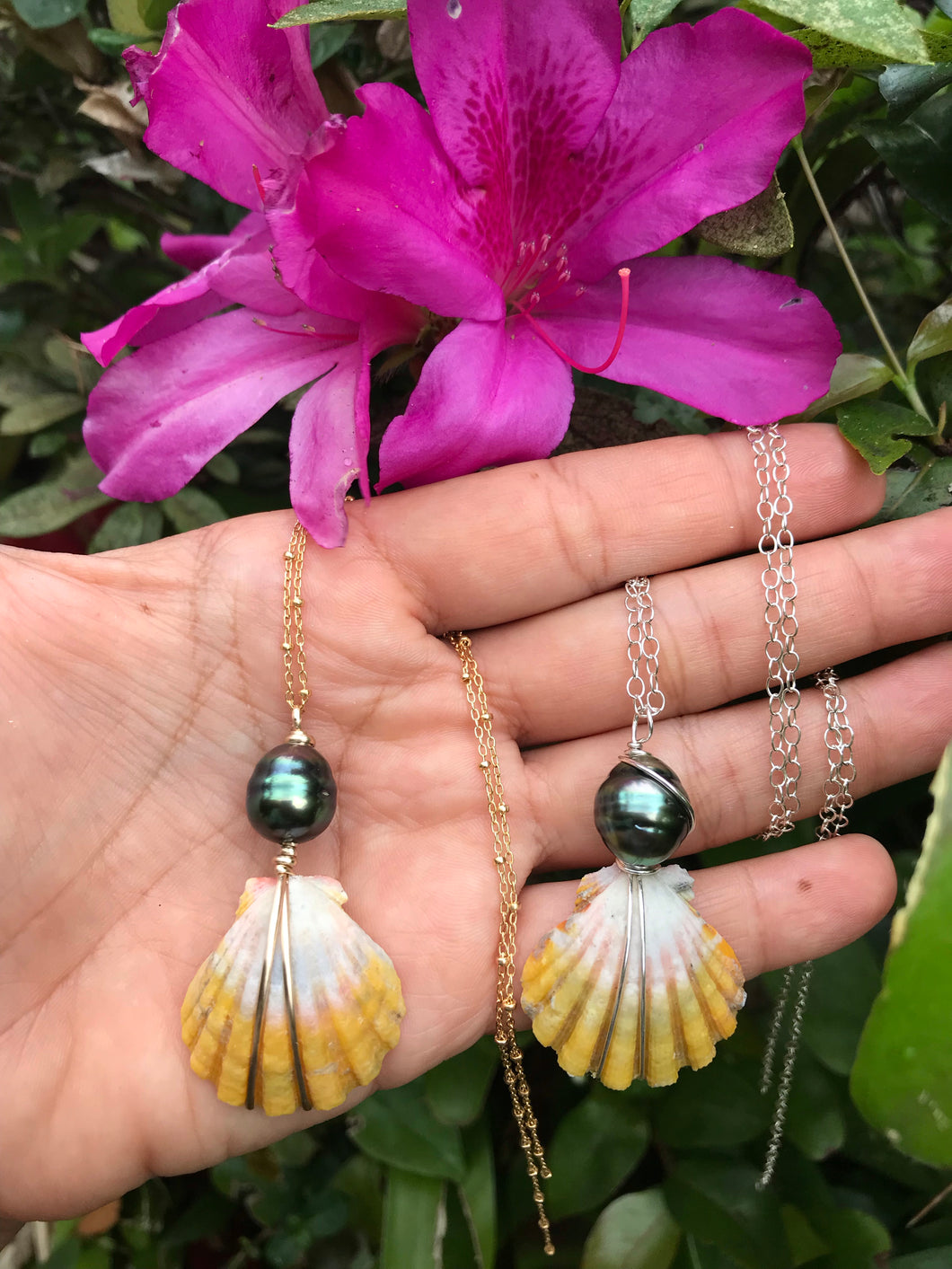 Sunrise shell necklace with Tahitian