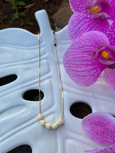 Load image into Gallery viewer, Five Pikake necklace