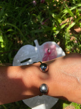 Load image into Gallery viewer, Tahitian Pearl Cuff 10 gauge GOLD