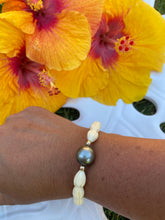Load image into Gallery viewer, Small 7.5” vintage Pikake with Tahitian pearl bracelet