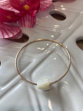 Load image into Gallery viewer, Mother of pearl Pikake bangle